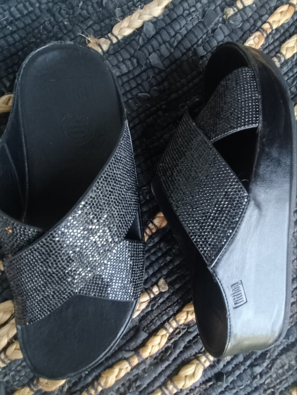 FITFLOP LULU GLITTERBALL BLACK CRYSTAL CROSS SLIDES — SIZE 8